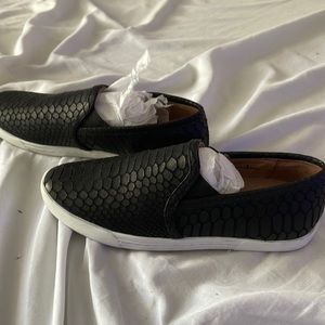 Woman’s slide on sneakers